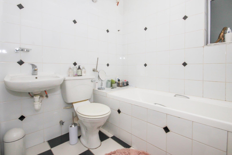 To Let 1 Bedroom Property for Rent in Sea Point Western Cape